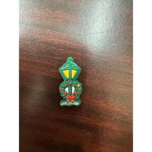 NWOT Crocs Festive Lamp Post Jibbitz